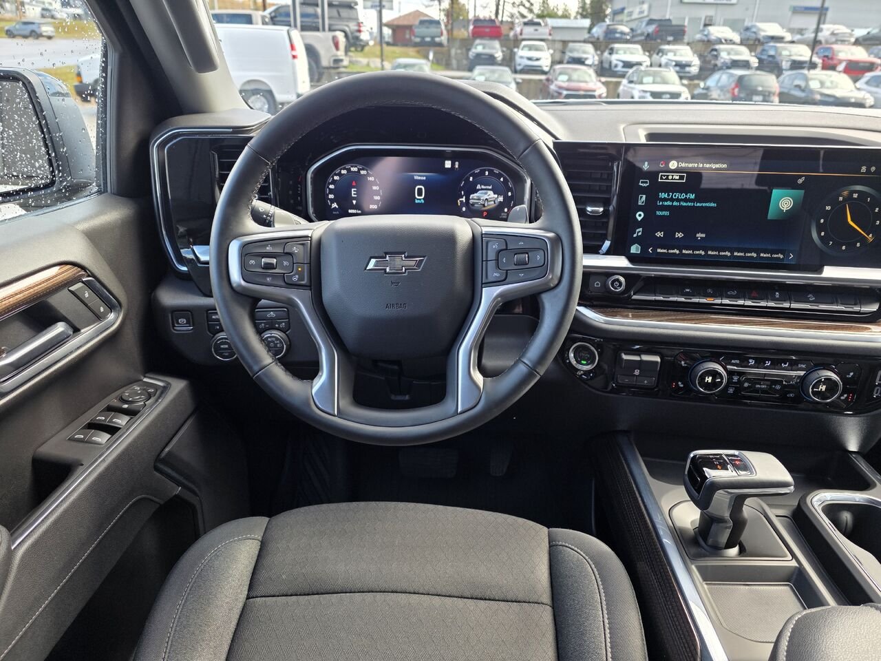 CHEVROLET Silverado 1500 K1500 SILVERADO CREW CAB RST STD/BOX (1SP) 2026 BLANC SOMMET Mont-Laurier - photo #6