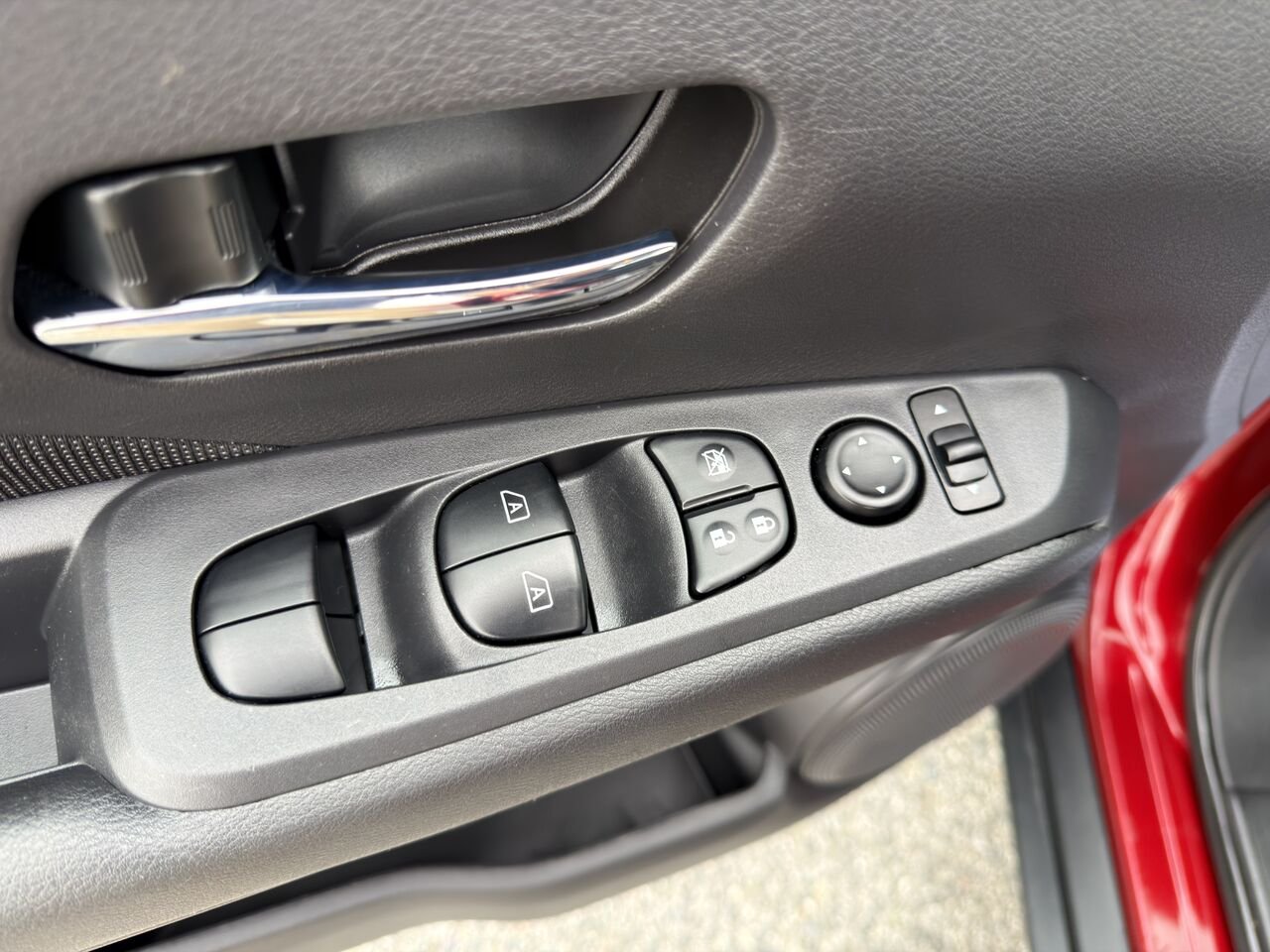 2021 Nissan Kicks Red Thetford Mines - photo #15