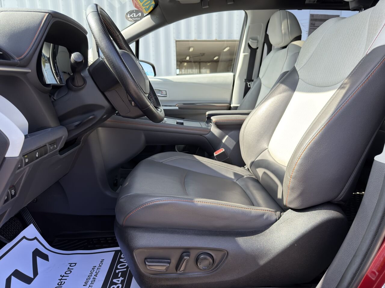 2022 Toyota Sienna Red Thetford Mines - photo #11