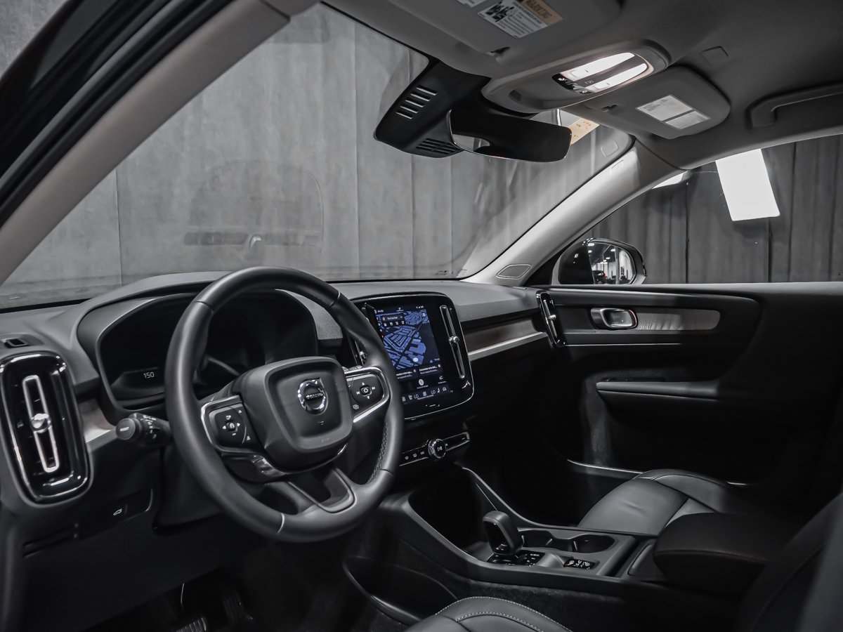 2025 Volvo XC40 B5 CORE BRIGHT CLIMATE Black Montreal - photo #5