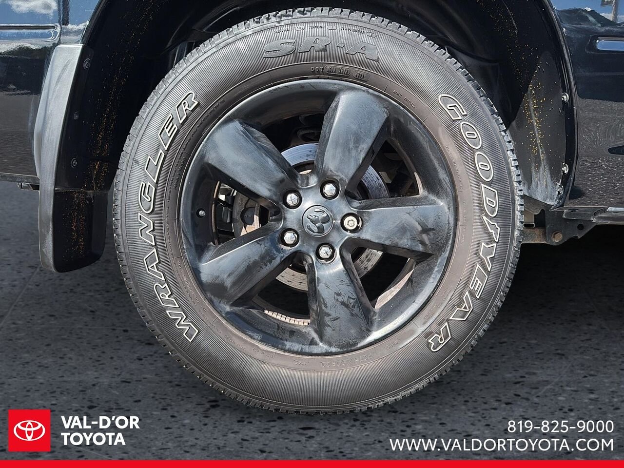 2021 Ram 1500 Classic Express cabine d'équipe 4x4 caisse de 5 pi 7 po Black Val-d'Or - photo #5