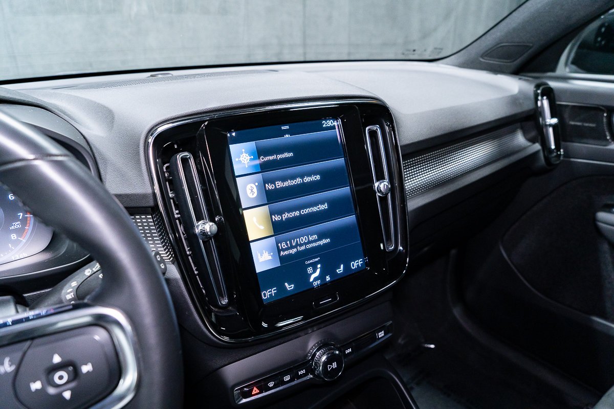 Volvo XC40 T5 R-DESIGN CLIMAT ADVANCED HARMAN KARDON 2022 Argent Montréal - photo #8
