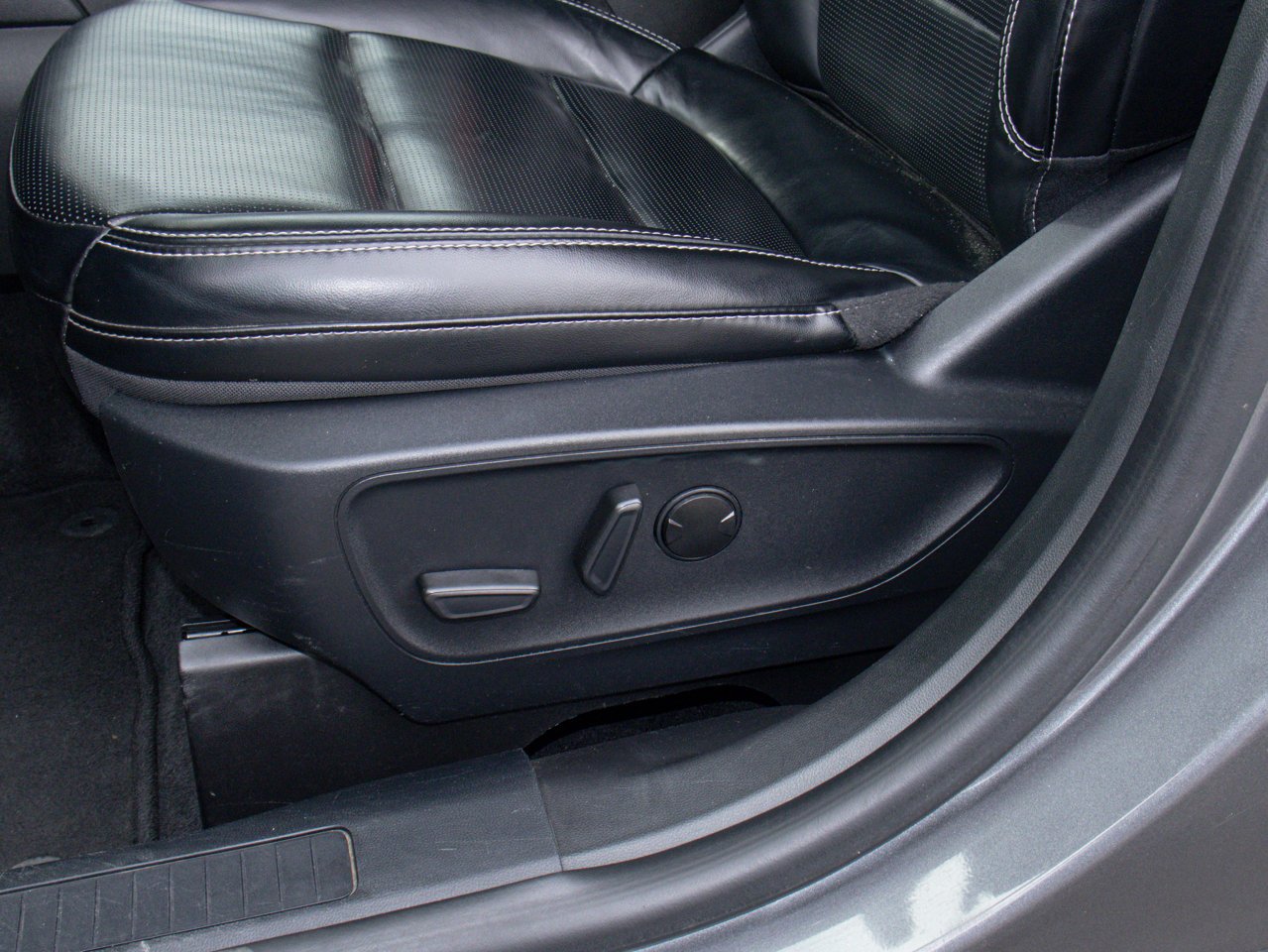 2024 Ford Escape Platinum AWD Grey Sherwood Park - photo #18