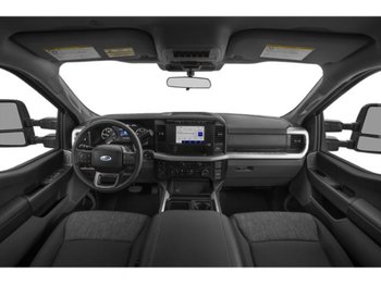 Ford Super Duty F-350 à roues arrière jumelées XLT
