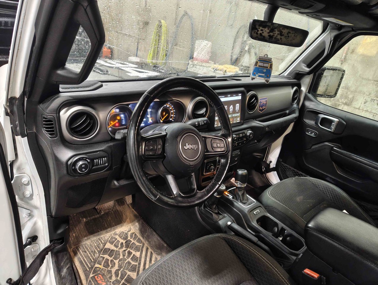 2021 Jeep Gladiator Sport 80th Anniversary 4x4 *Ltd Avail* White Sherwood Park - photo #6
