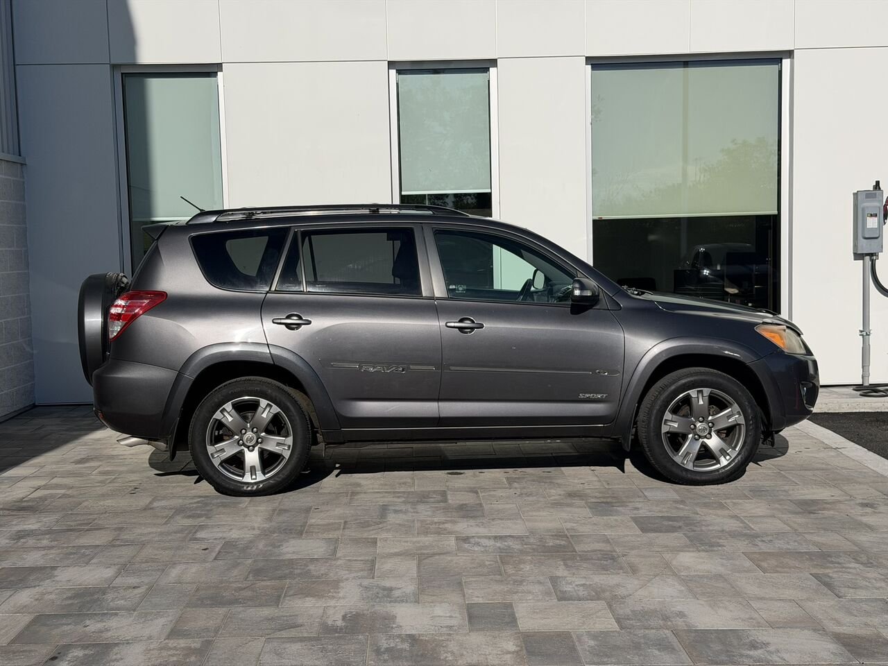 2010 Toyota RAV4 SPORT **IMPECCABLE** Grey Laval - photo #1
