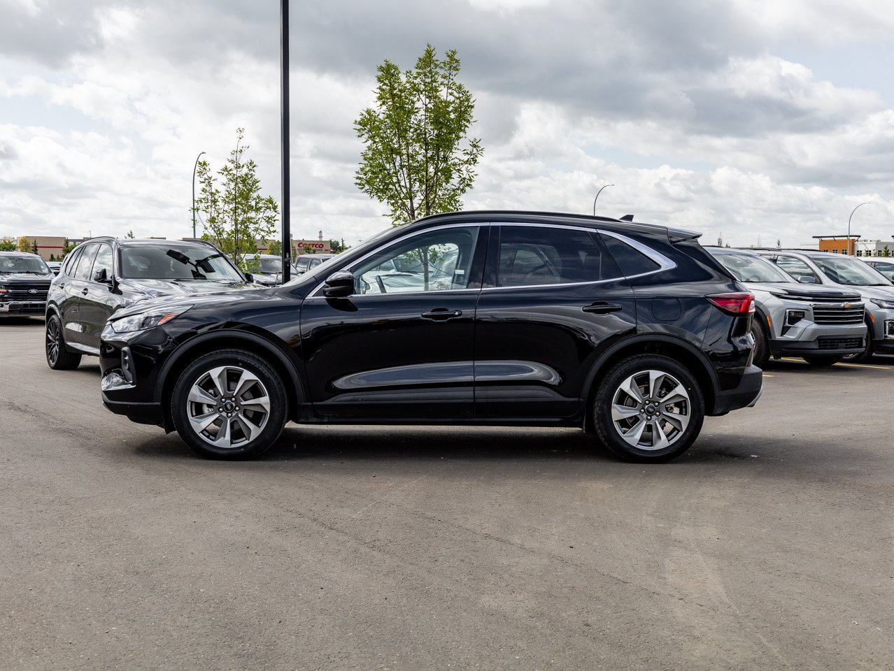 2025 Ford Escape Platinum AWD Black Sherwood Park - photo #9