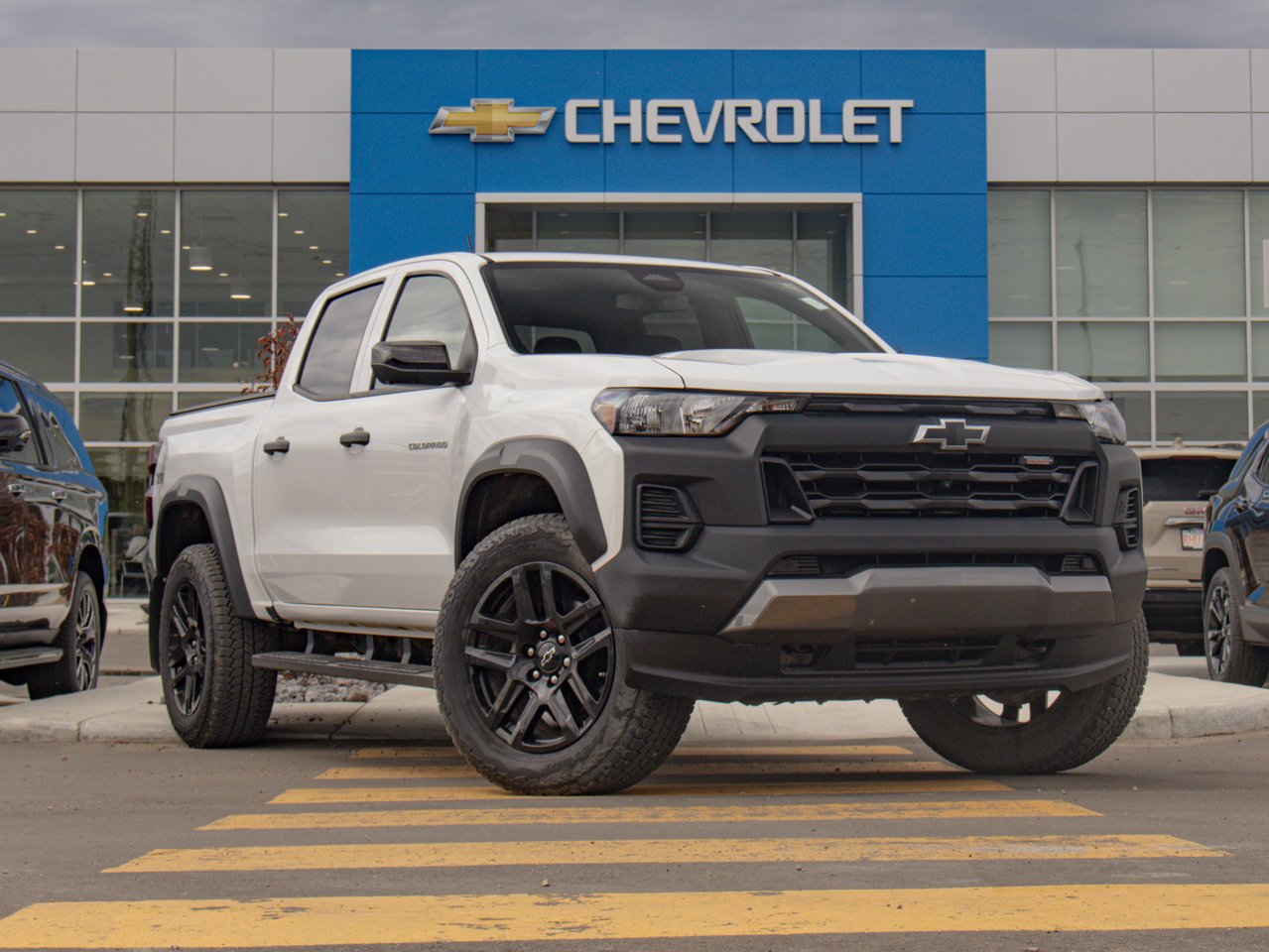 2023 Chevrolet Colorado 4WD Crew Cab Trail Boss White Sherwood Park - photo #14