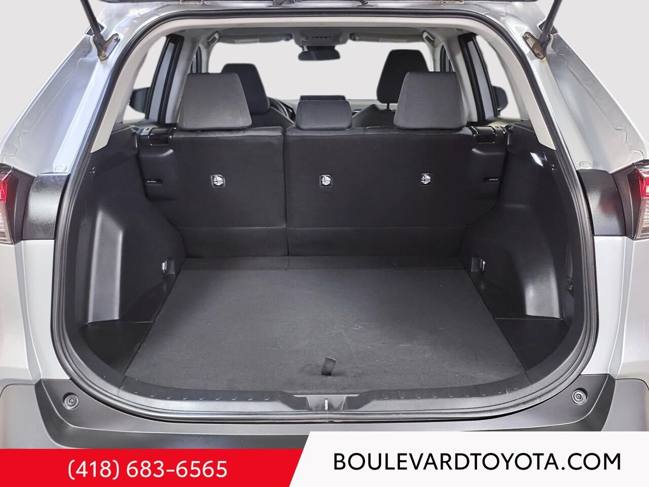 Toyota RAV4 Hybride 550002-8 | LE, AWD 2022 Argent Québec - photo #16