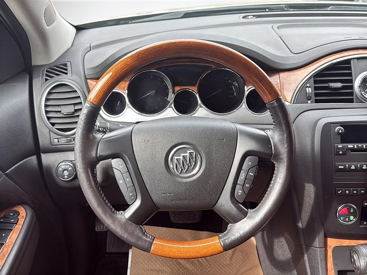 2010 BUICK ENCLAVE Beige Saint-Hyacinthe - photo #11