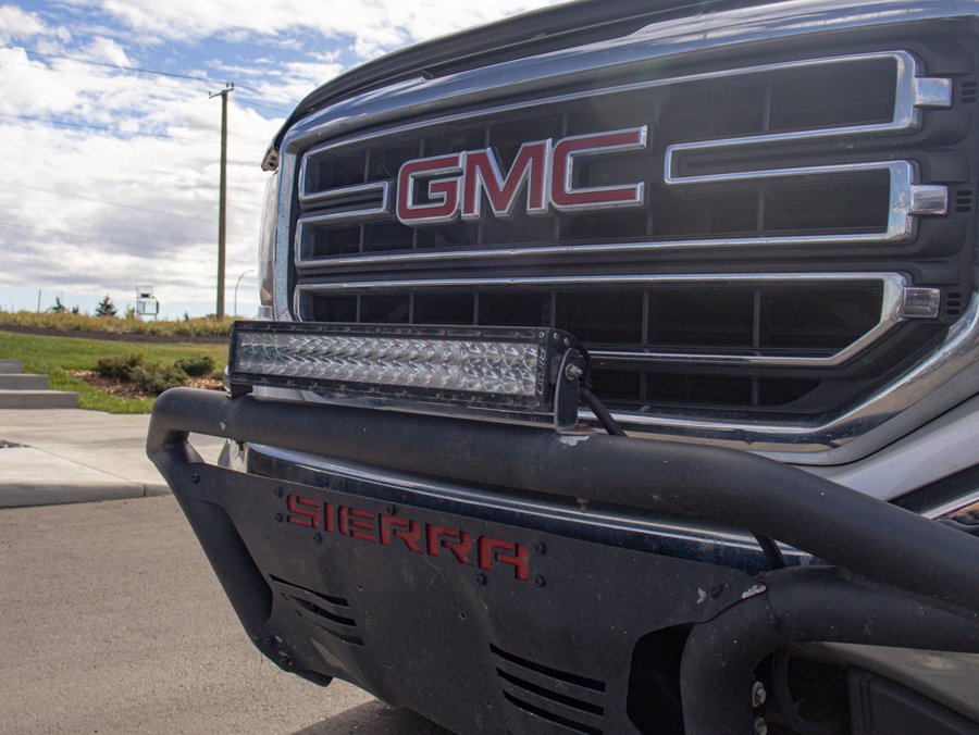2018 GMC Sierra 1500 SLE Kodiak Edition 5.3L Z71 | Bull Bar | LED Light Bar Grey