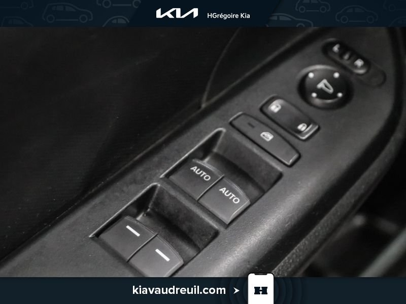 2016 Honda Civic Black Saint-Eustache - photo #10