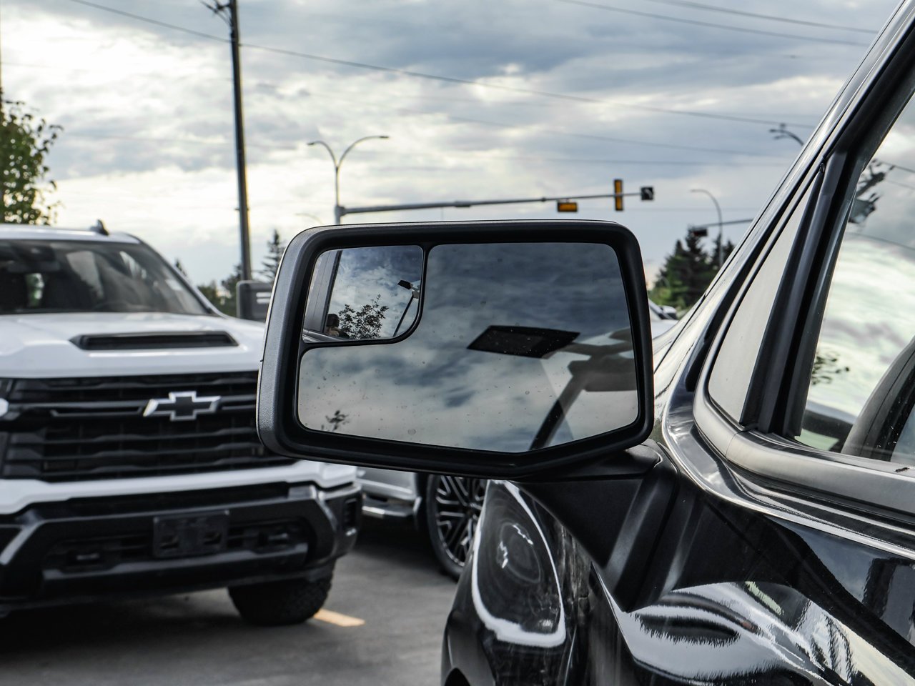 2024 Chevrolet Silverado 1500 4WD Crew Cab 157 Custom Trail Boss Black Sherwood Park - photo #12