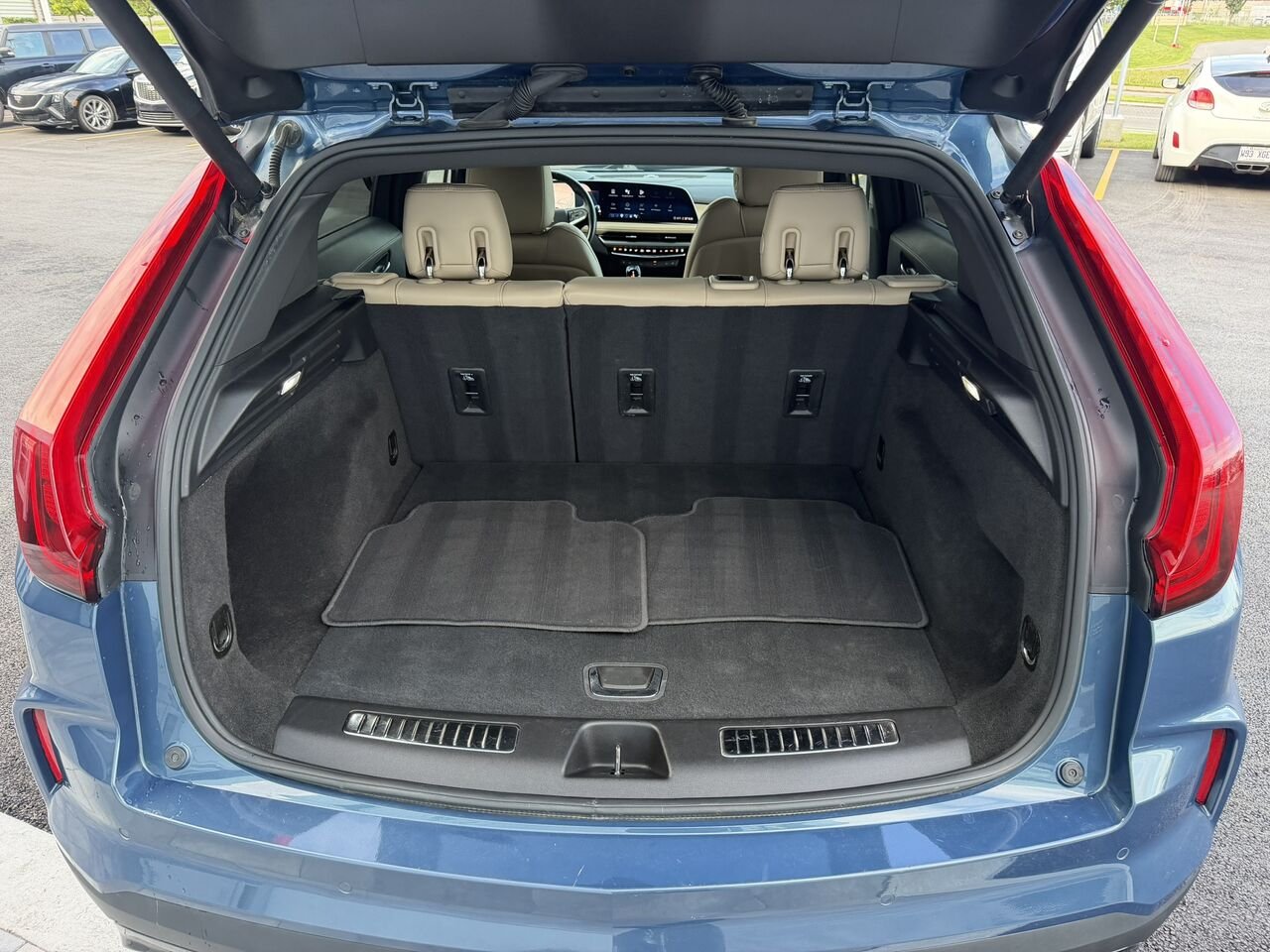 2024 Cadillac XT4 PREMIUM LUXURY AWD FINANCEMENT À PARTIR 3.99% Blue Laval - photo #9