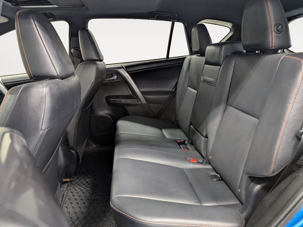Toyota RAV4 Hybride SE/SIÈGES CHAUFFANTS/VOLANT CHAUFFANT/TOIT OUVRANT/AC/BLUETOOTH/CAMERA DE RECUL 2017 Bleu orage électrique Sherbrooke - photo #22