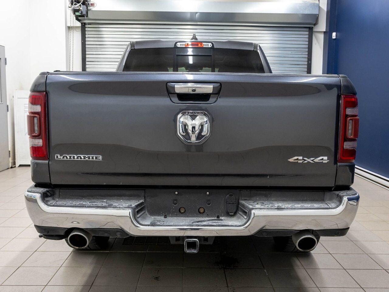 2020 Ram 1500 LARAMIE CREW 4X4 V8 *TOIT* NAV CUIR SIÈGES VENTIL Granite Crystal Saint-Jérôme - photo #8