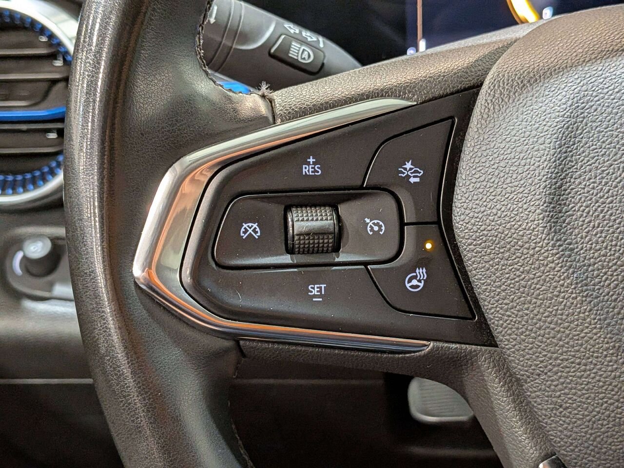 2025 Chevrolet Trax FWD 4dr LT Grey Val-David - photo #14