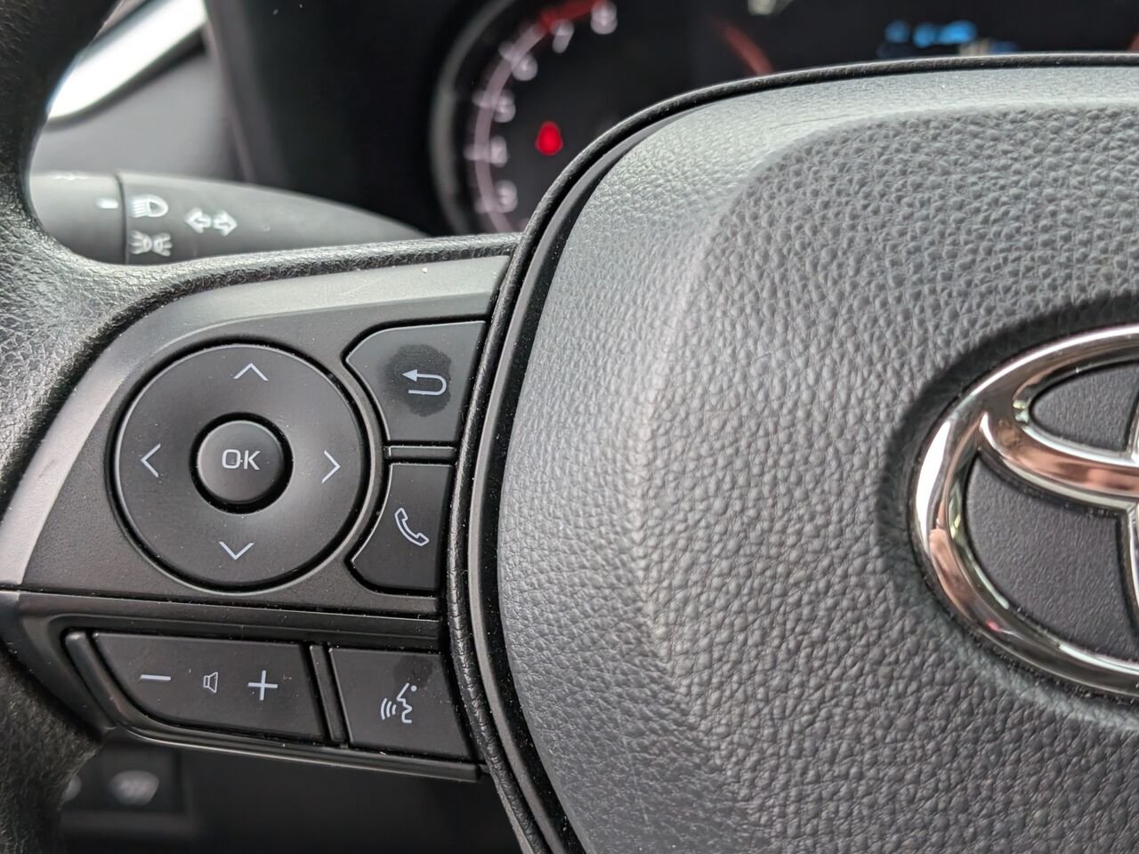 Toyota RAV4 LE/SIÈGES CHAUFFANTS/CAMÉRA DE RECUL/BLUETOOTH/AC/ 2025 Noir Sherbrooke - photo #14