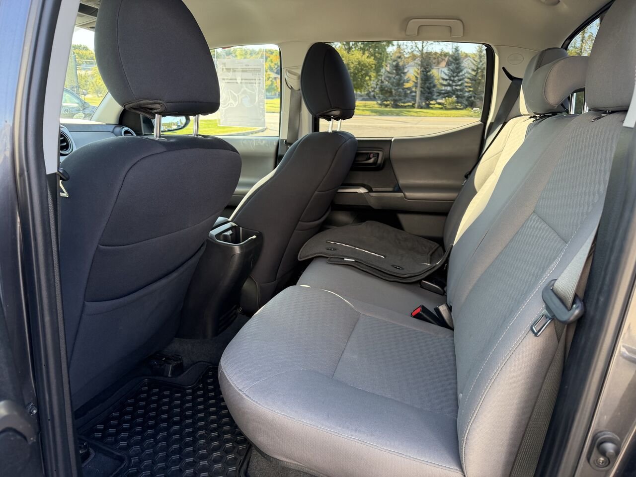 TOYOTA TACOMA DBL CAB SR5/TRD 2023 Gris Montmagny - photo #5