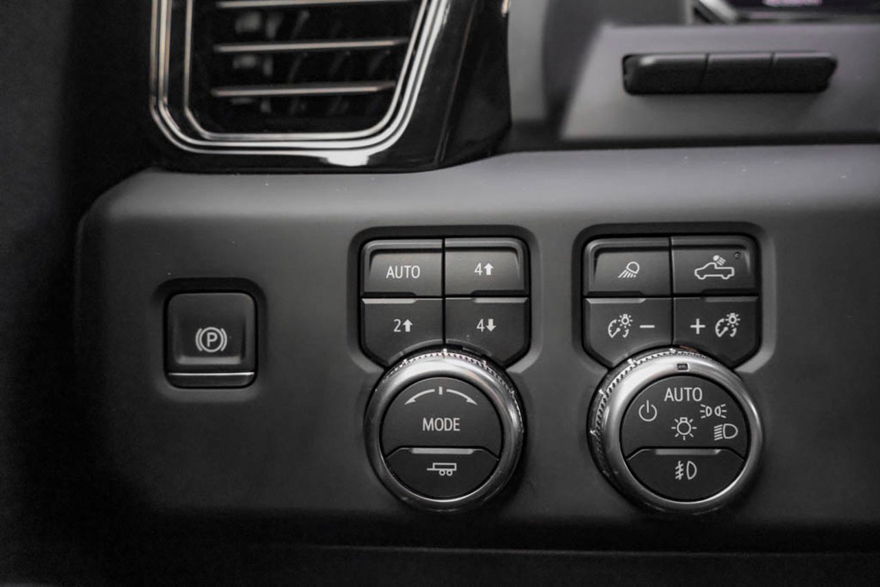 2024 GMC Sierra 1500 4WD Crew Cab 147 AT4X Grey Sherwood Park - photo #18
