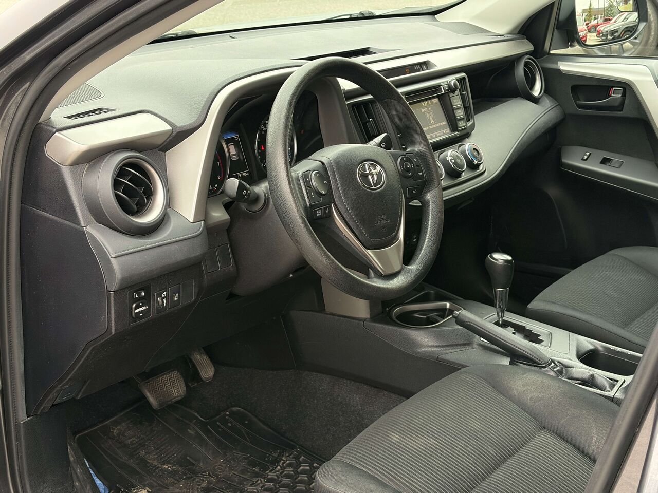 2017 Toyota RAV4 LE Grey Gatineau - photo #9