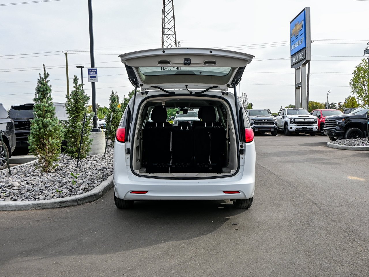 2024 Chrysler Grand Caravan SXT 2WD White Sherwood Park - photo #13