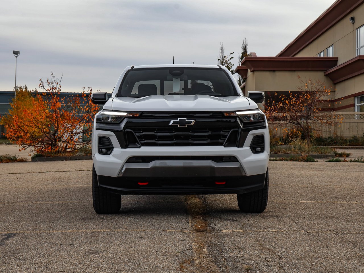 2024 Chevrolet Colorado 4WD Crew Cab Z71 White Sherwood Park - photo #2
