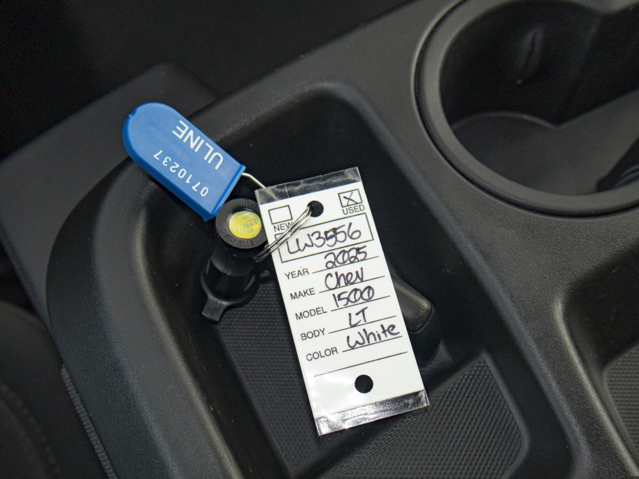 2025 Chevrolet Silverado 1500 4WD Crew Cab 147 LT White Sherwood Park - photo #31