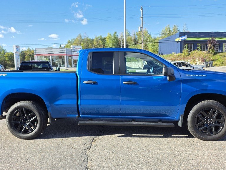 Chevrolet Silverado 1500 Custom 4X4 2023 Bleu