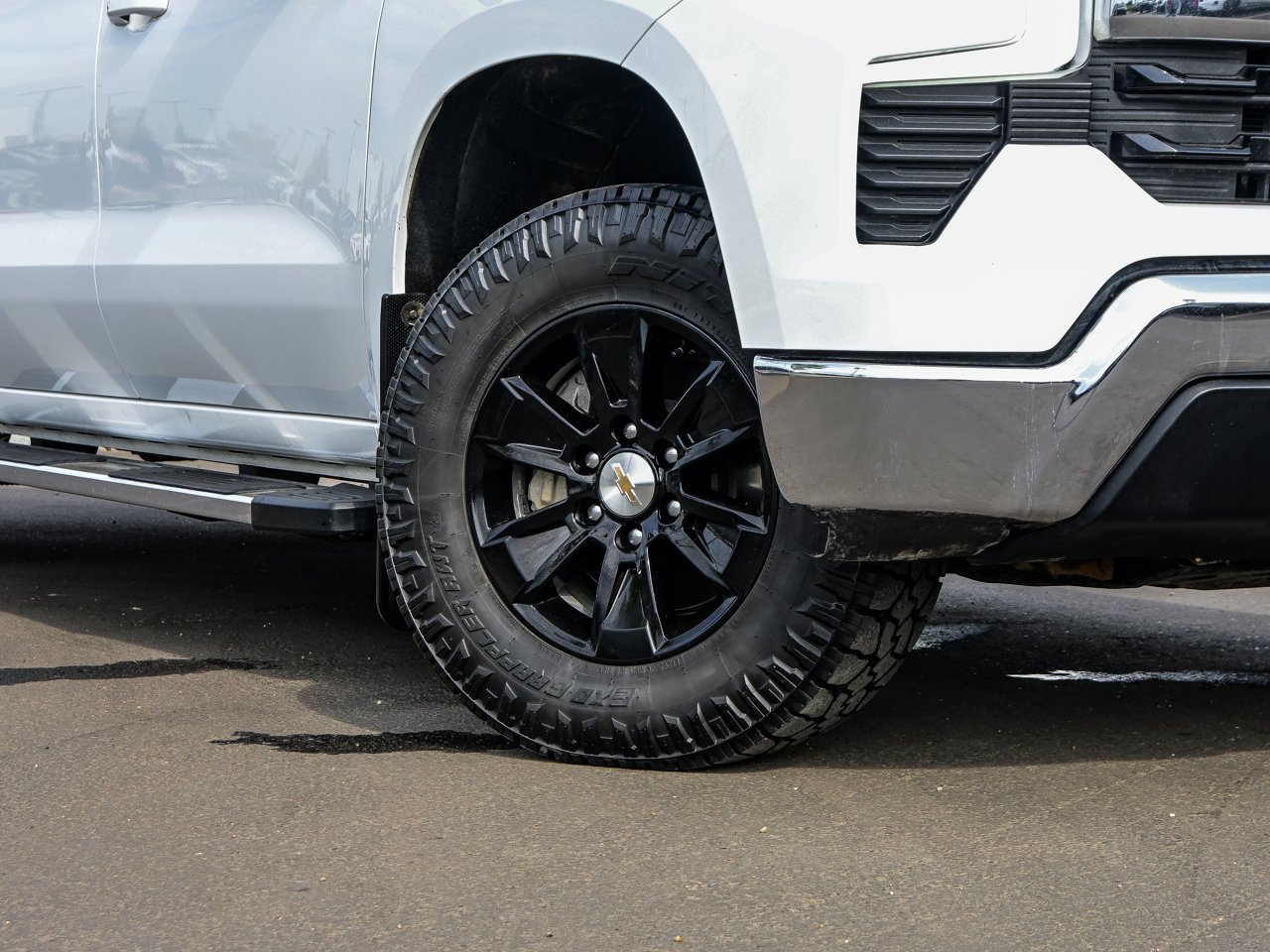 2024 Chevrolet Silverado 1500 4WD Crew Cab 147 LT White Sherwood Park - photo #5