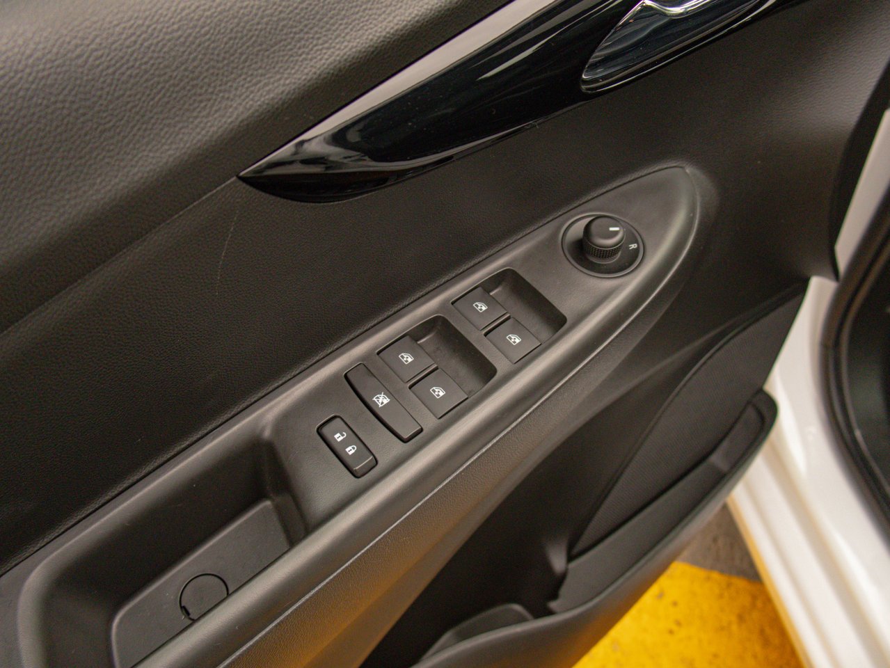 2022 Chevrolet Spark 4dr HB CVT 2LT White Sherwood Park - photo #19