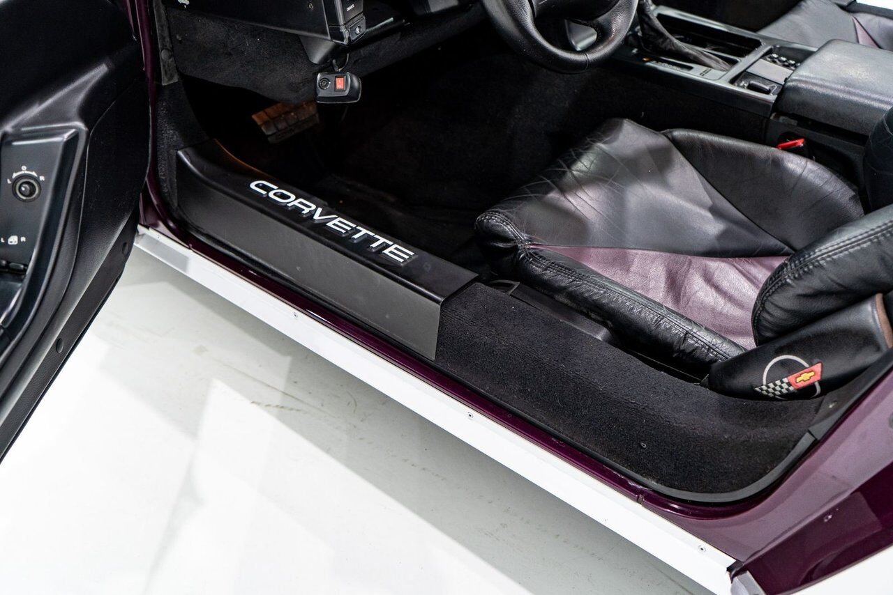 Chevrolet Corvette Convertible Pace Car 1995 Mauve Montréal - photo #85