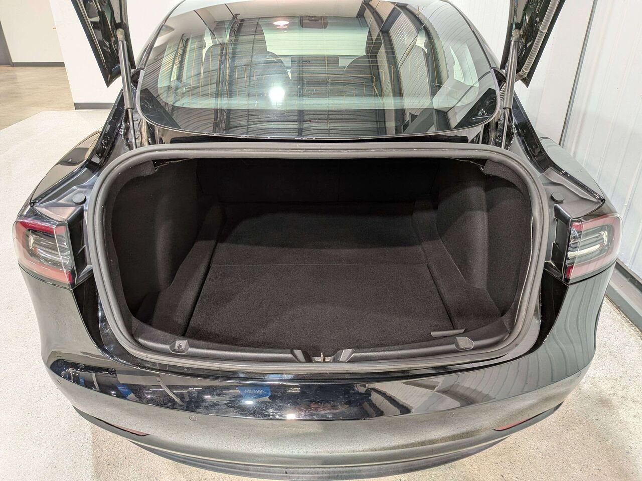 2019 Tesla Model 3 Standard Range Plus RWD Black Val-David - photo #8