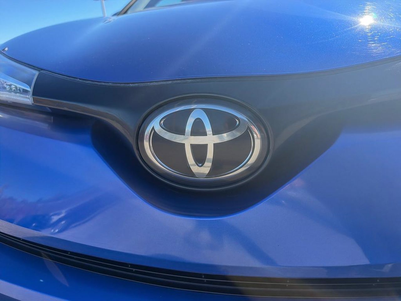 Toyota C-HR NMTKHMBX4KR065550 2019 Bleu Mirabel - photo #11