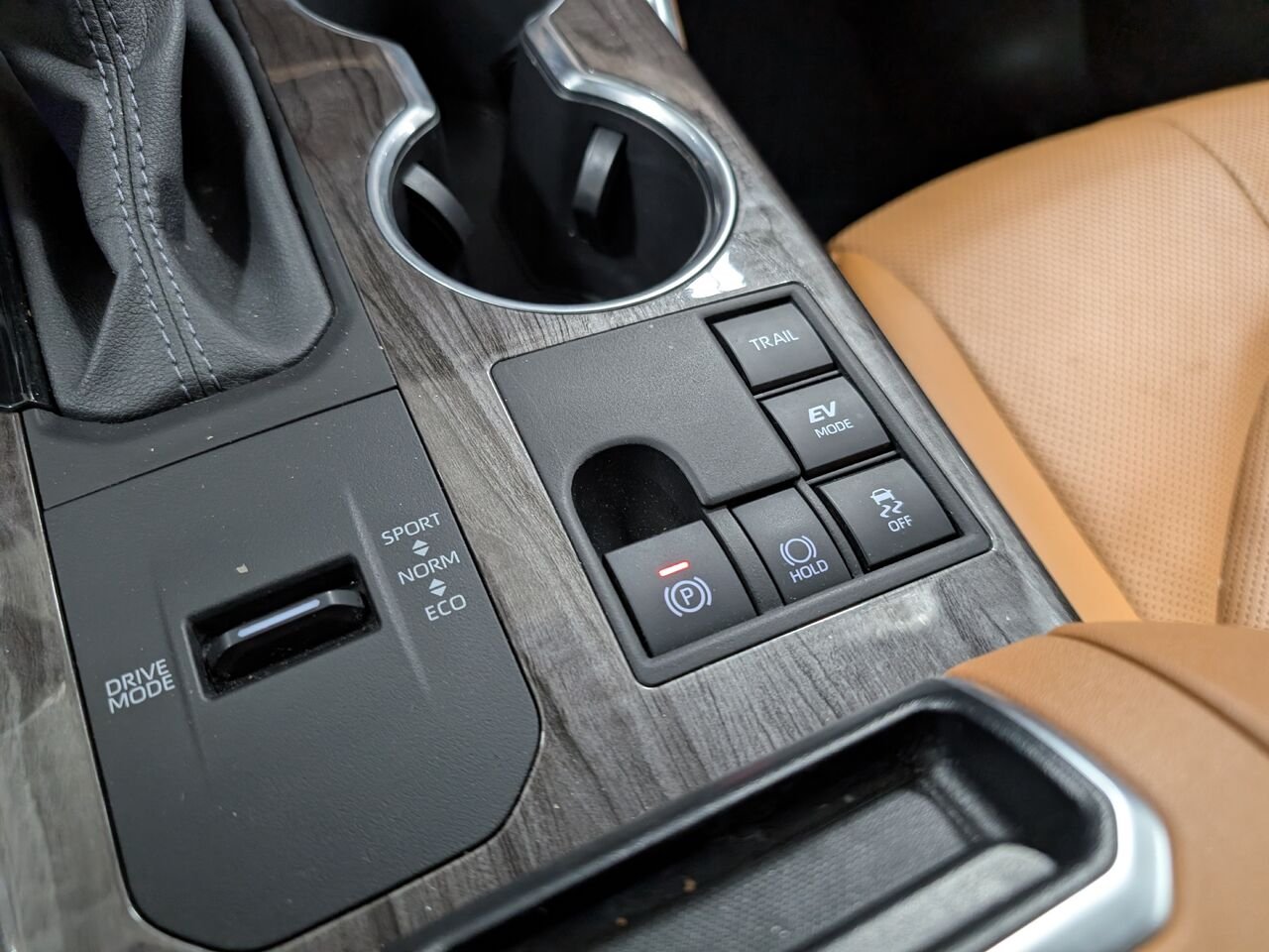 Toyota Highlander Hybride PLATINUM/SIÈGES AVANT ET ARRIÈRE CHAUFFANT/SIÈGES AVANT VENTILLÉ/TOIT PANORAMIQUE OUVRANT/VOLANT 2025 Noir minuit métallisé Sherbrooke - photo #22