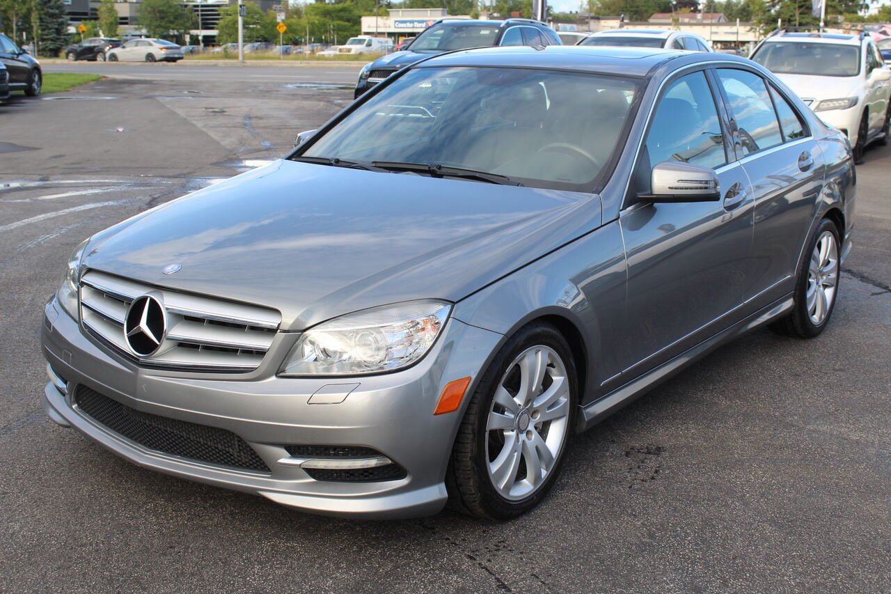 2011 Mercedes-Benz Classe-C VIN: WDDGF8BB4BA505424 Grey Sainte-Rose - photo #1