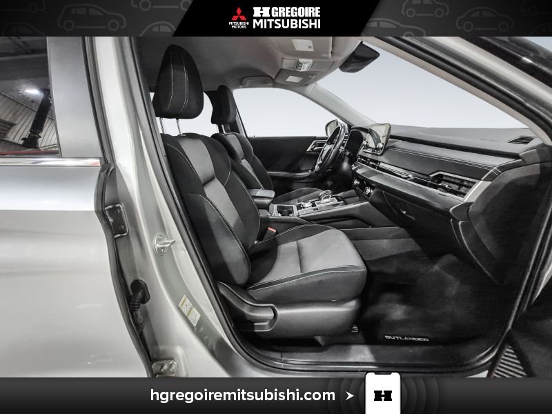 Mitsubishi Outlander 2022 Gris Blainville - photo #15