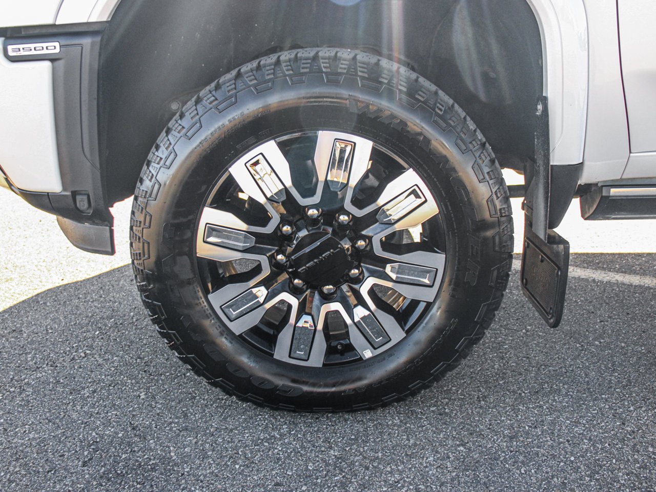 2024 GMC Sierra 3500HD 4WD Crew Cab 159 Denali White Sherwood Park - photo #11
