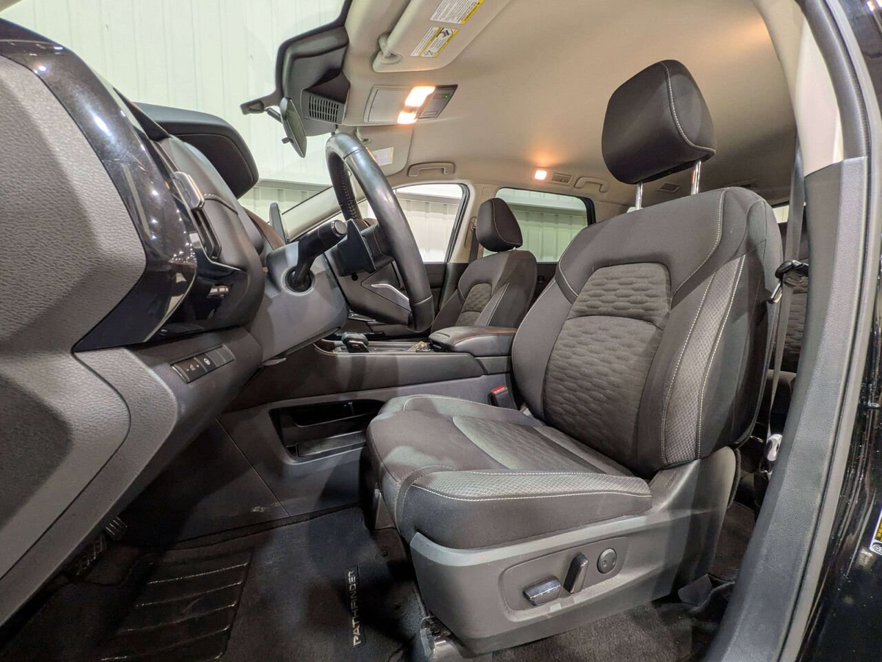 2024 Nissan Pathfinder S 4WD Black Val-David - photo #1