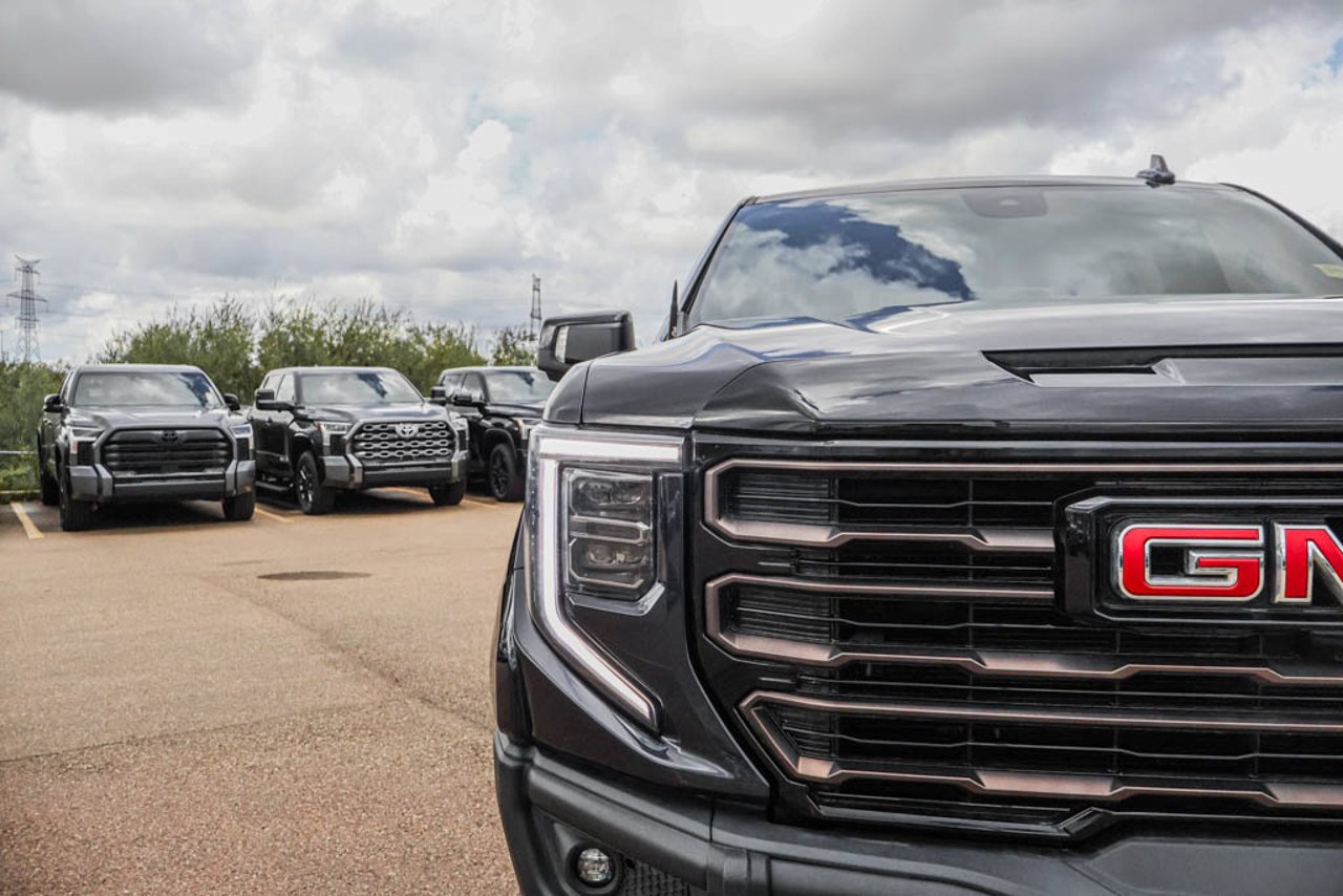2026 GMC Sierra 1500 4WD Crew Cab 147 AT4X Grey Sherwood Park - photo #10