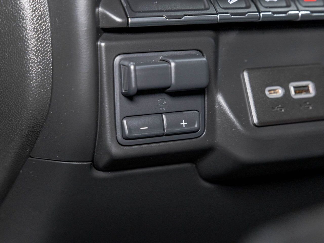 Chevrolet Silverado 1500 CUSTOM TRAIL BOSS CREW 4X4 V8 *CARPLAY* WIFI USB 2021 Noir Saint-Jérôme - photo #17