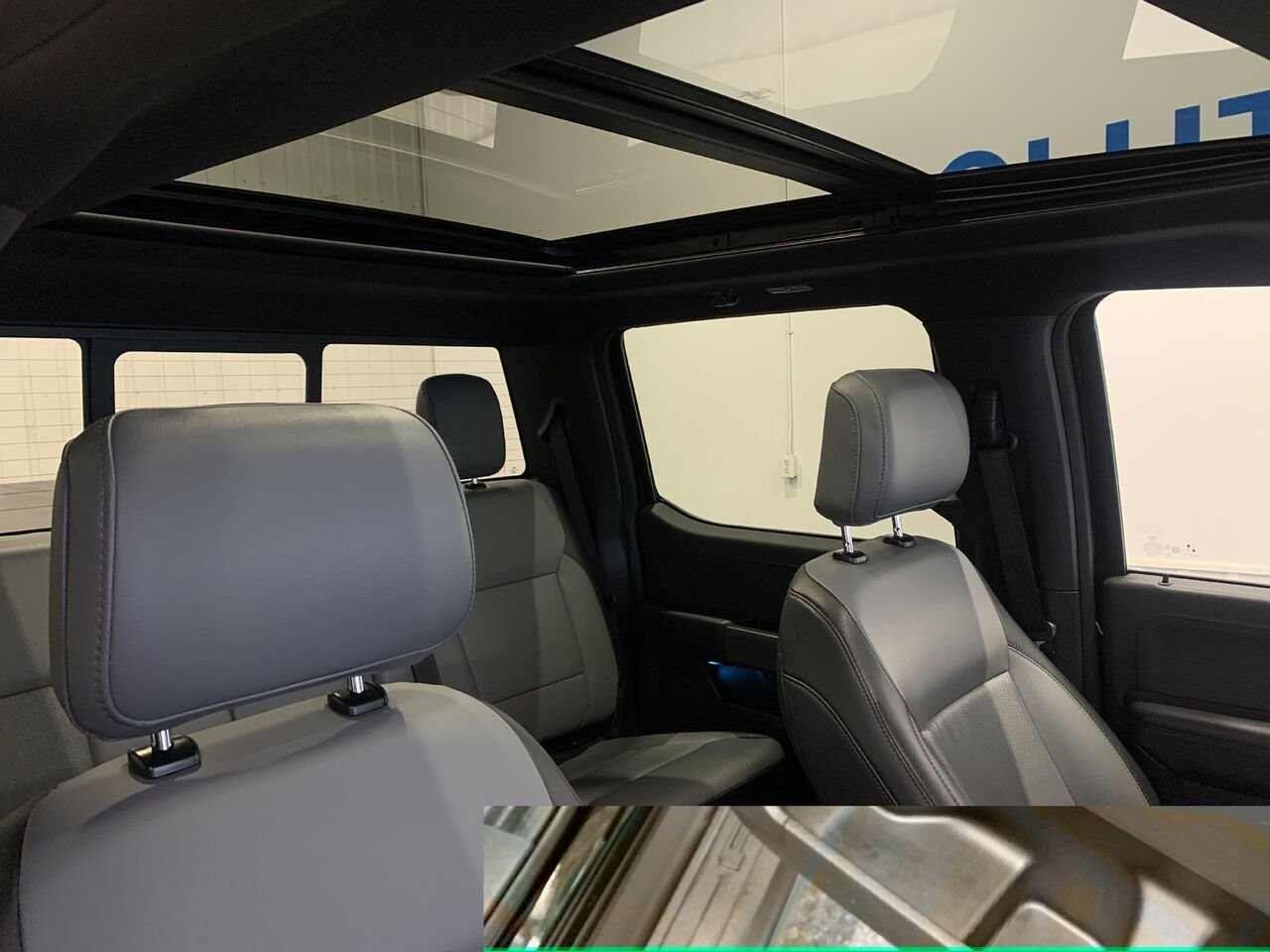 Ford F-150 Lightning LARIAT LARIAT + GROSSE BATTERIE +CUIR + TOIT PANO 2025 Bleu Châteauguay - photo #21