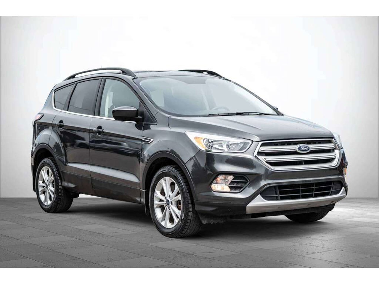 2018 Ford Escape Grey Sainte-Julienne - photo #1
