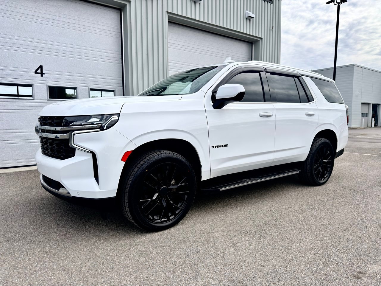 Chevrolet Tahoe 2021 Blanc Notre-Dame-des-Prairies - photo #2