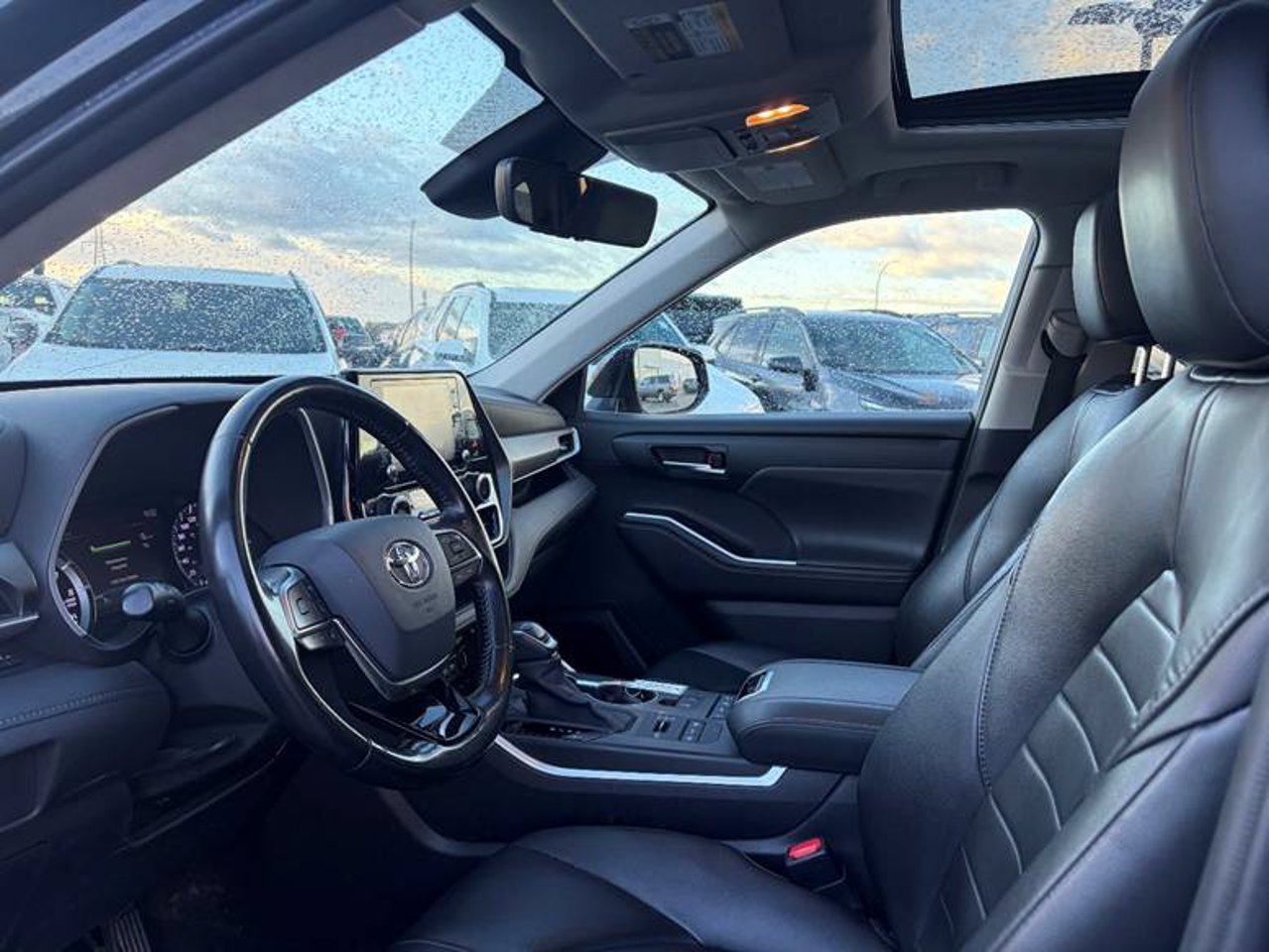 2020 Toyota Highlander XLE AWD Black Sherwood Park - photo #5