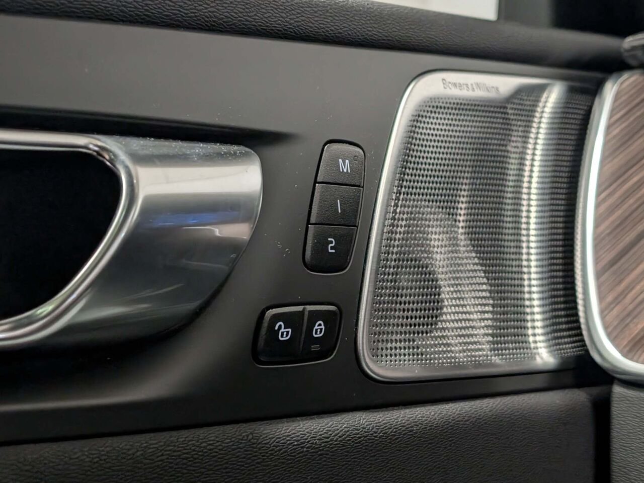 2023 VOLVO XC60 Ultimate Bright Theme AWD Toit Pano Sièges Chauffants Grey Sherbrooke - photo #23
