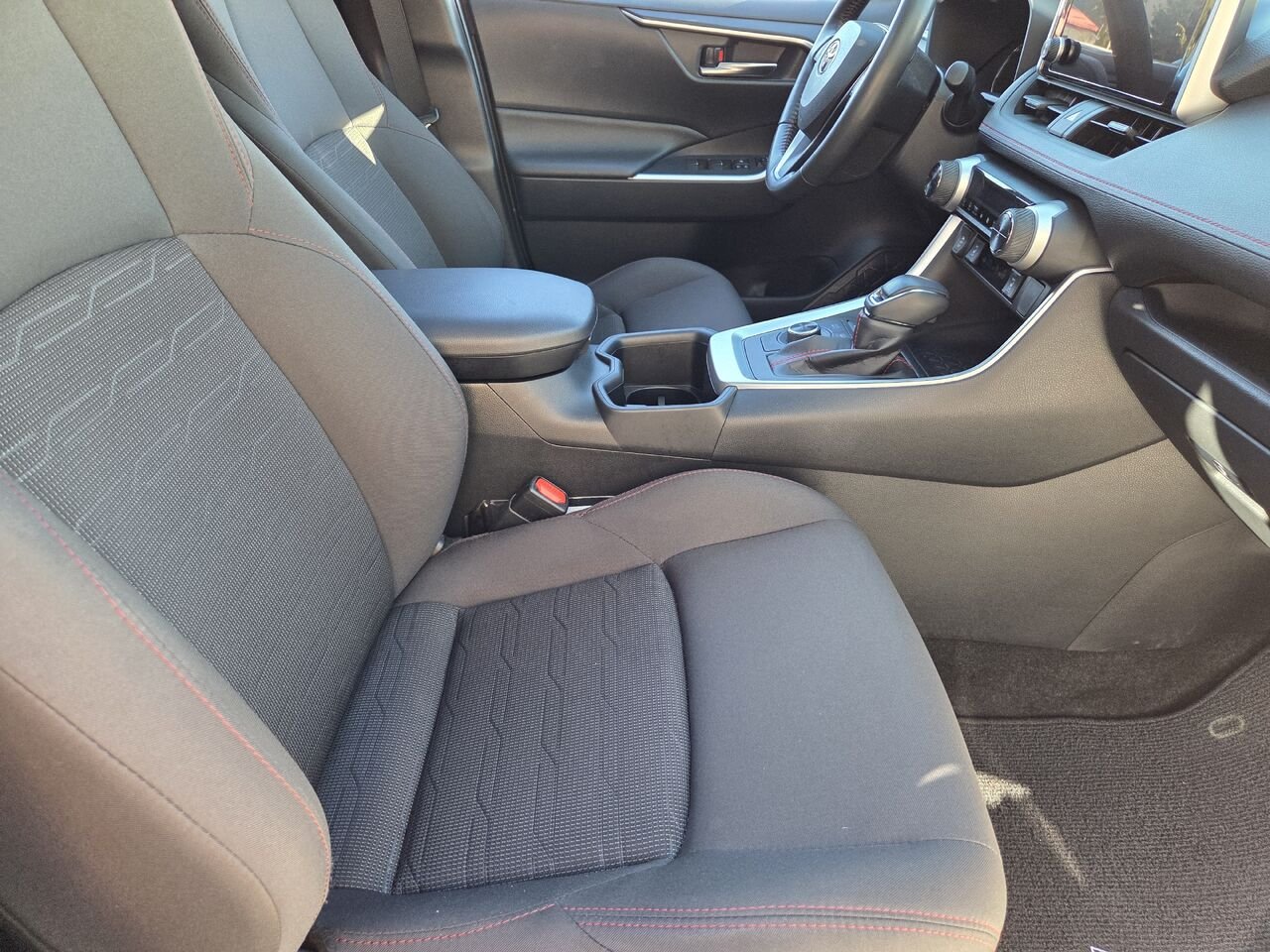 2024 Toyota RAV4 PRIME SE White Mont-Laurier - photo #12