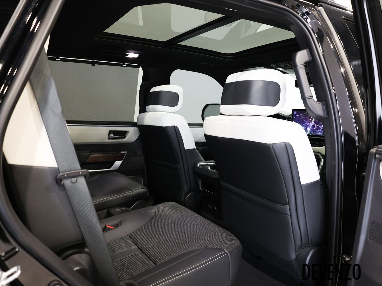 2025 Toyota Sequoia Black Saint-Eustache - photo #8