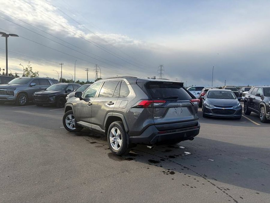 2021 Toyota RAV4 XLE AWD 2.5L | Power Sunroof Grey