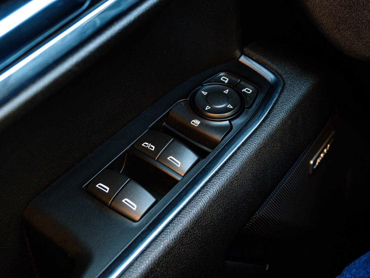 2025 Chevrolet Silverado 1500 4WD Crew Cab 147 RST White Sherwood Park - photo #19
